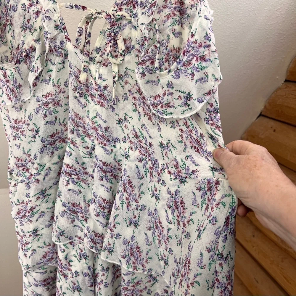 NASTY GAL FLORAL RUFFLE PLAYSUIT. NWT. Ruffle straps end in deep V-neck. Size 10 - Picture 6 of 13